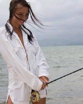 sexy-women-fishing-12