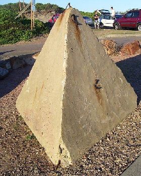 800px-Tank traps at Anna Bay 001[1]