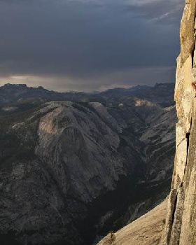 Man-on-a-Ledge-Alex-Honnold-free-soloing