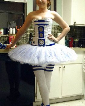 funny-R2D2-costume-girl