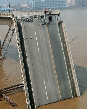 china-bridge-guangdon-collapsed