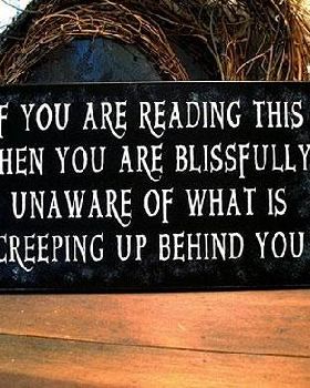 funny-creepy-behind-sign