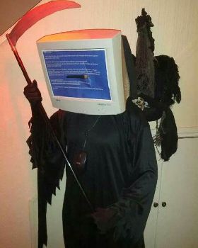 funny-costume-blue-screen-computer-head