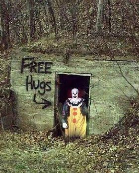 funny-It-clown-abandoned-house-free-hugs