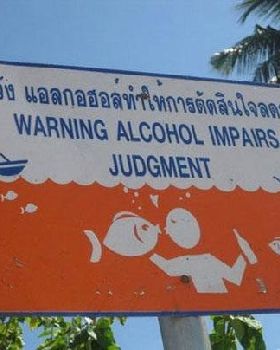 funny-warning-alcohol-impairs-judgement-sign
