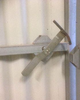 shed door 010