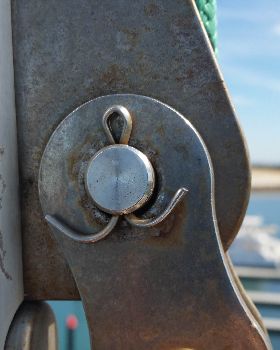 Bent cotter pin