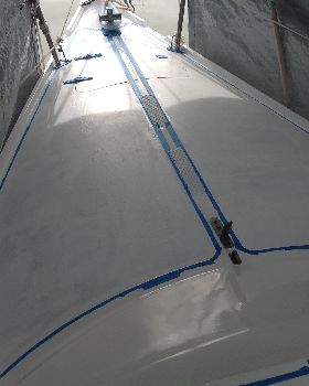 Foredeck 1st coat & Intergripped