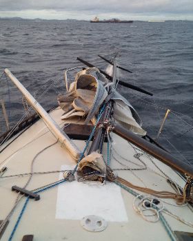 25 Broken Mast