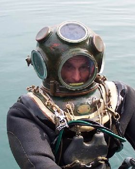 hard-hat-diving-suit sq