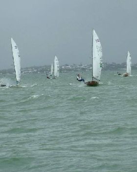 Contender single sailor trapeze racing