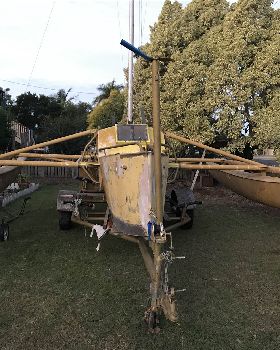 Unknown trailerable trimaran