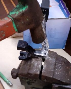 Fulcrum pin removal
