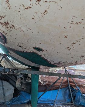 Scraping antifoul from hull