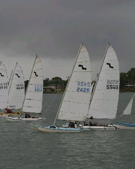 Maricat 4.3m Sailing