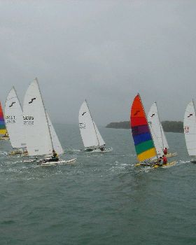 Maricat 4.3m Sailing
