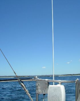 COASTAL SAILING ON STARCHASER