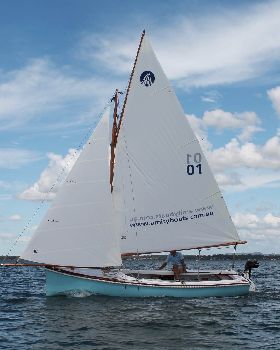 Amity Boats "Piper" sailing up Wynnum Creek