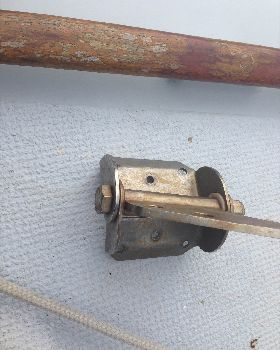 bent boom vang fitting