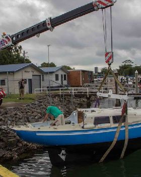 8getting bum wet