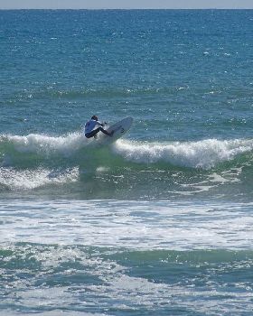Qld SUP surfing team members in action