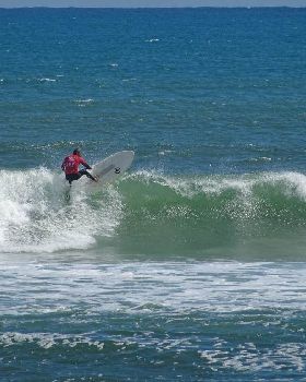 Qld SUP surfing team members in action