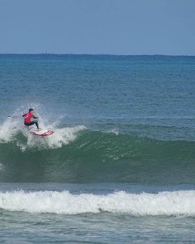 Qld SUP surfing team members in action