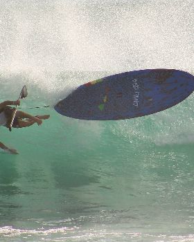 SUP surf wipeout