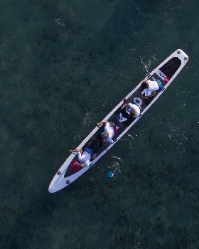 4 People Racing the Dragon