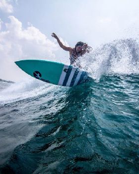 Brissa surfing