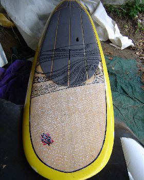 106\" SUP with small H2 FCS side fins & 7 3/4\" flexy centre fin