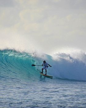 Maldives SUP Surfing