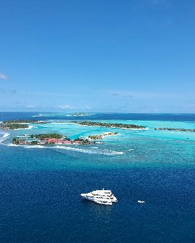 Maldives SUP Surfing