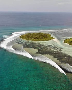 Maldives SUP Surfing
