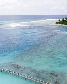 Maldives SUP Surfing