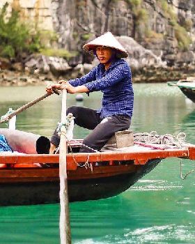 CosmopoliClan-luxury-travel-Vietnam-Hanoi-to-Halong-Bay-cruise-8