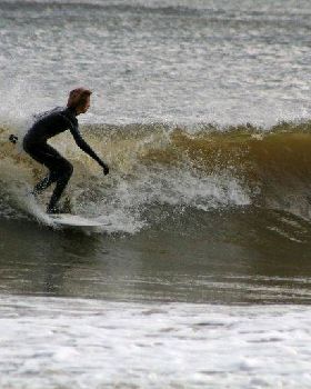 average surf day
