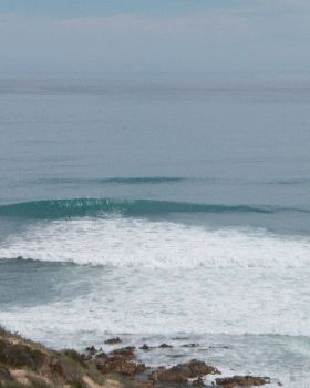 1pm Two pop up surfers now have it to them selves