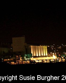 Pt Lincoln at night