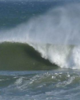 Offshores that accompany winter swells