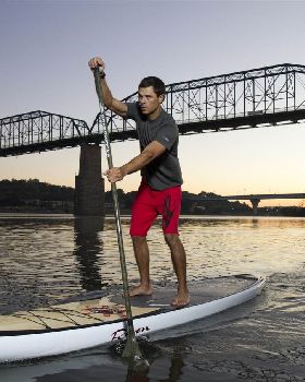 Raven paddling