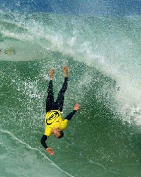 619193-worst-surf-wipeouts