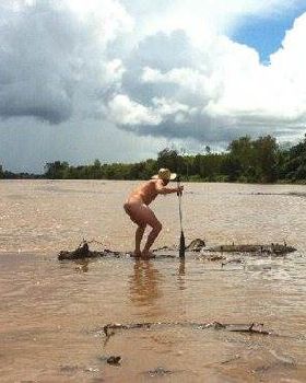 136650-nakes-man-on-log-on-daly-river