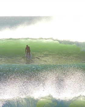 Max doesn't dive on the paddle out.!