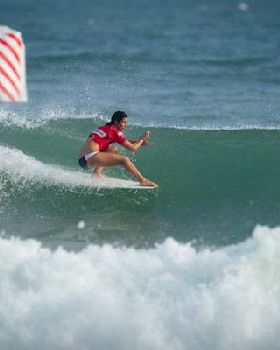 Kassia-Meador-Catch-the-Moment-surf-01