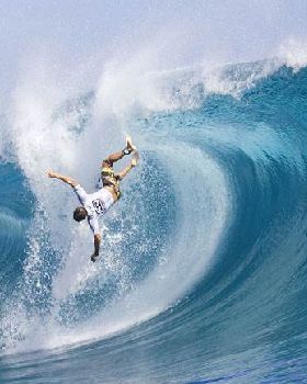 618901-worst-surf-wipeouts