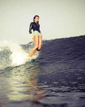 Victoria-Vergara-Hang10-Hossegor-Damien-Poullenot1