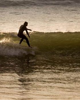 surfivor-surf-camp-surfing-competition-national-longboard-champion-ruben-silva