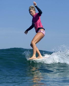 girl-surfing21