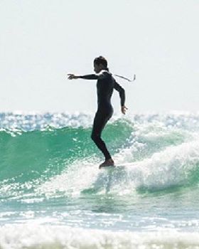 Beau-Young-longboard-surfing1